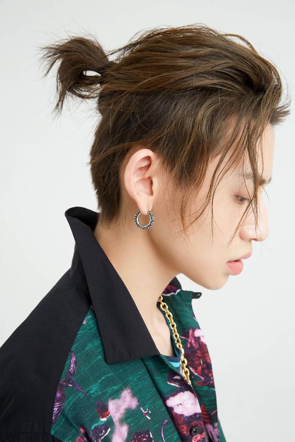 如何评价小鬼王琳凯的新歌《unicorn》?