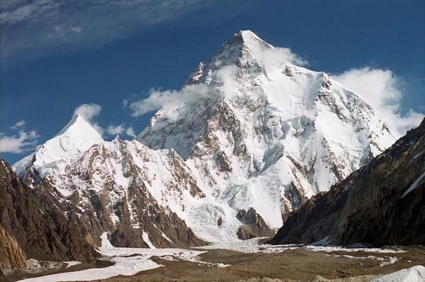 世界上第二高山峰图片
