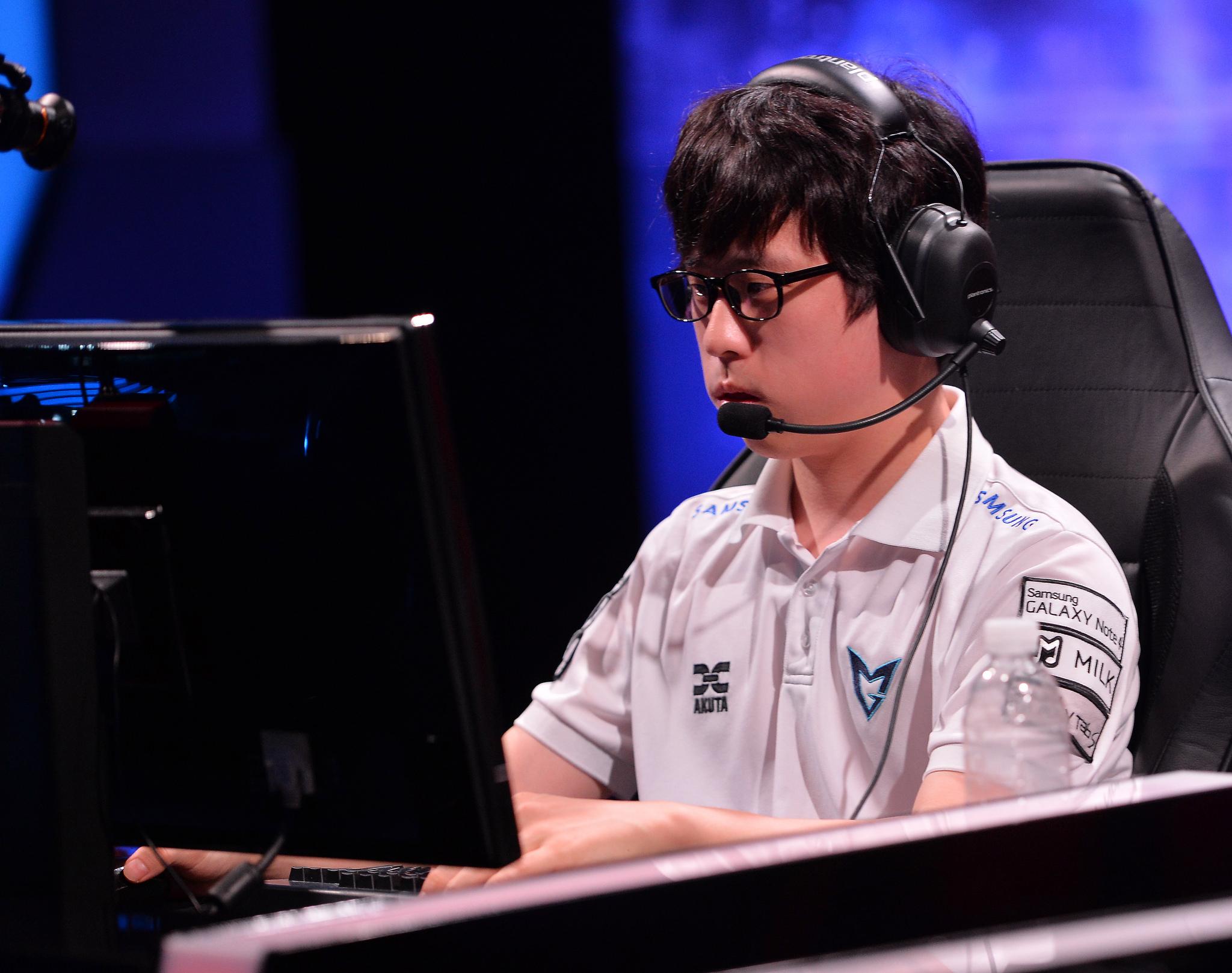 前职业选手looper张亨硕专访消失于银杏丛林之中