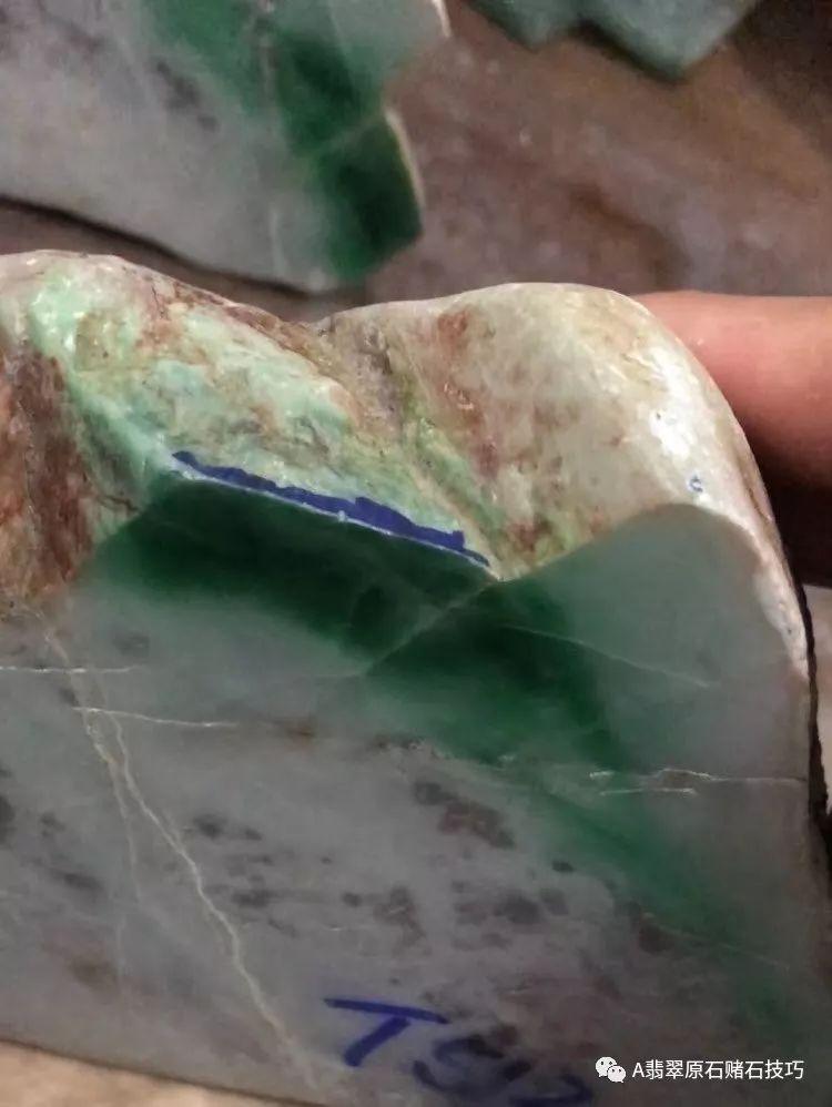翡翠原石不同的蟒带种类及特征