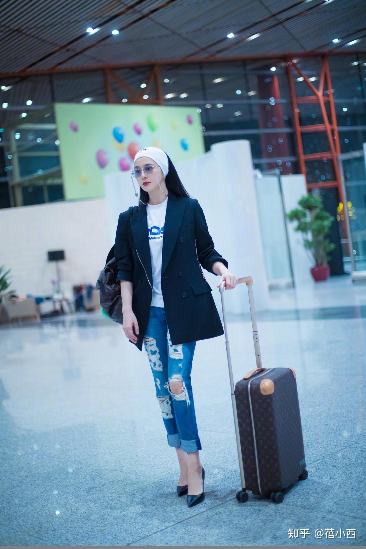 范冰冰扎起奶奶灰高马尾好自信把皮裤穿出新高度全靠气质在撑