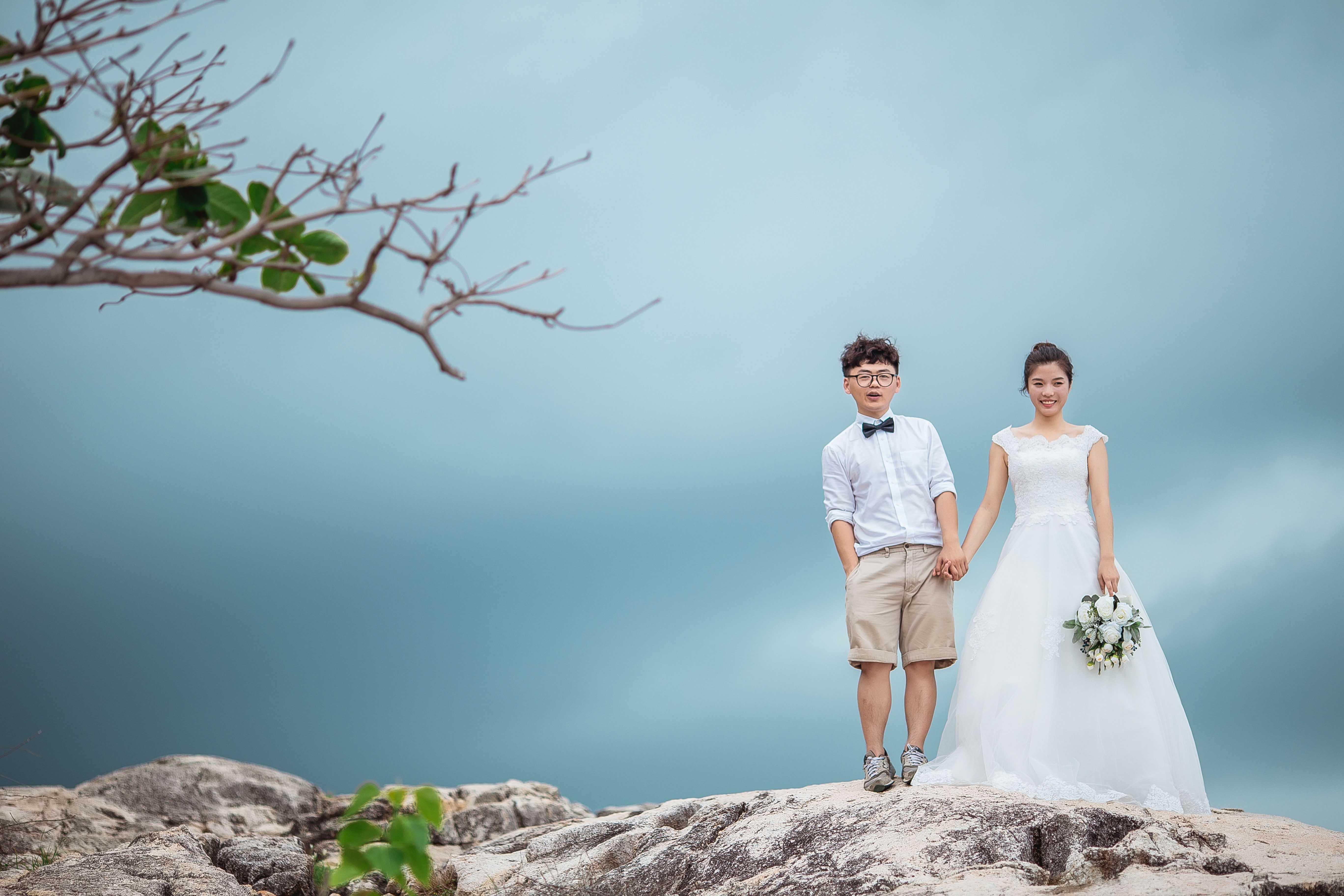 看,摄影师的自拍婚纱照