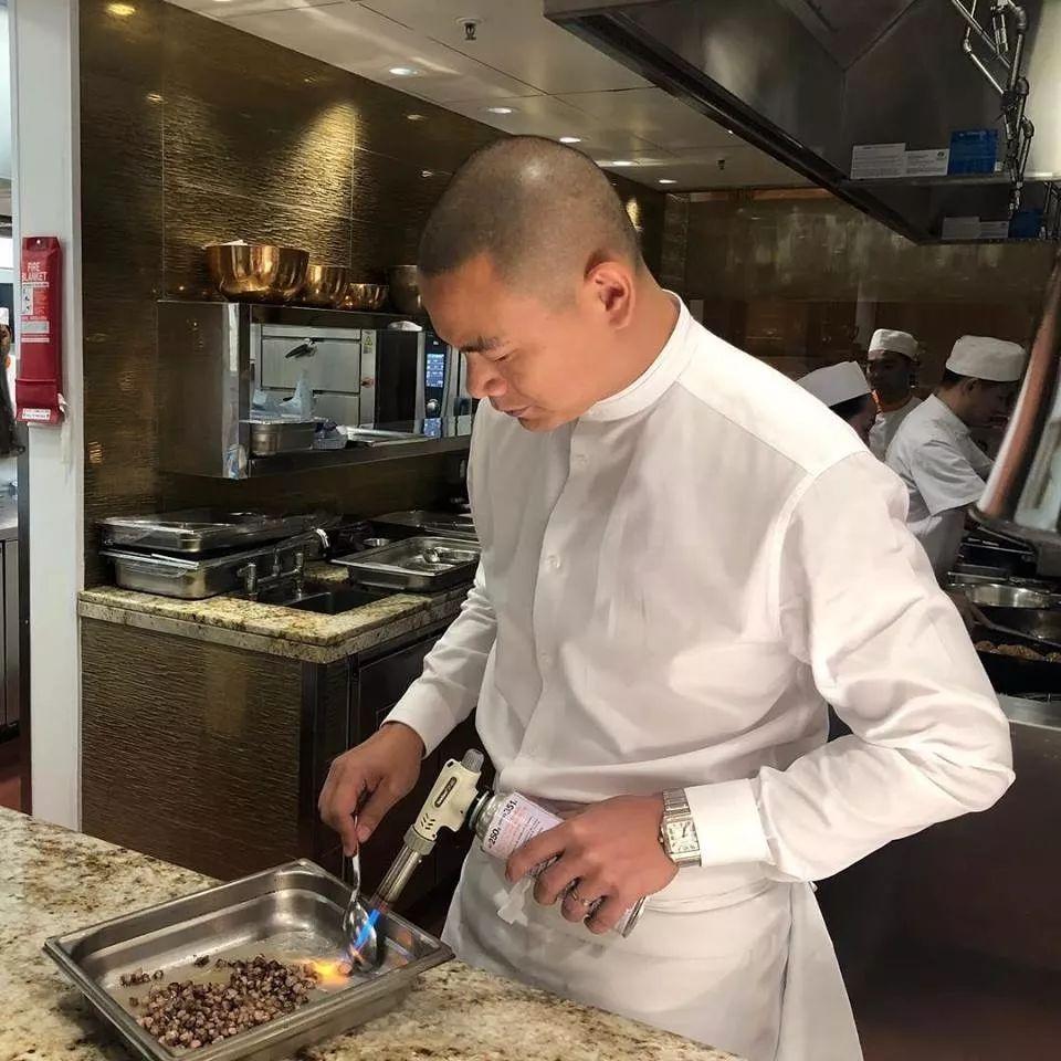 在澳门永利初见成都廊桥看江振诚将川菜化繁为简