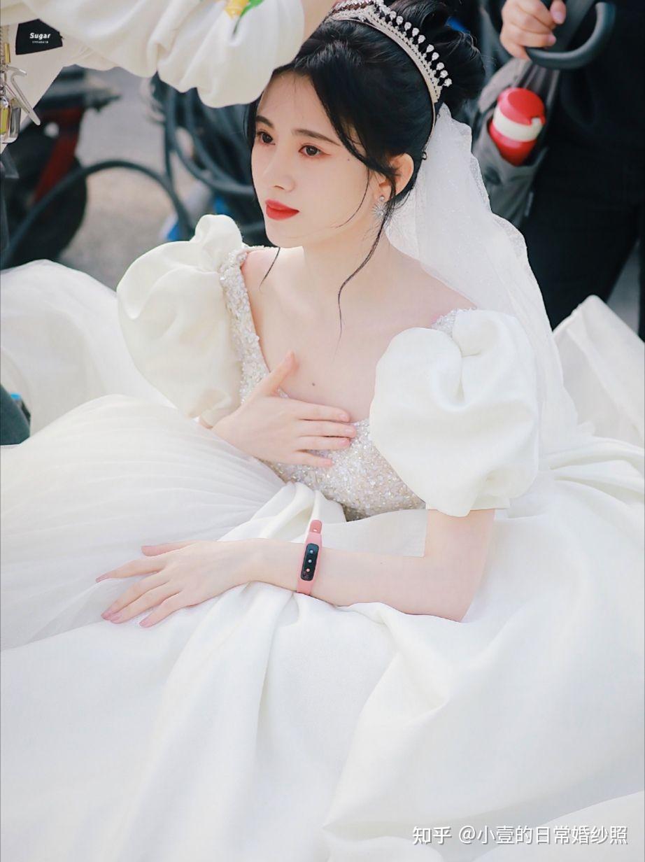 在逃公主鞠婧祎婚纱照仙气溢出屏幕