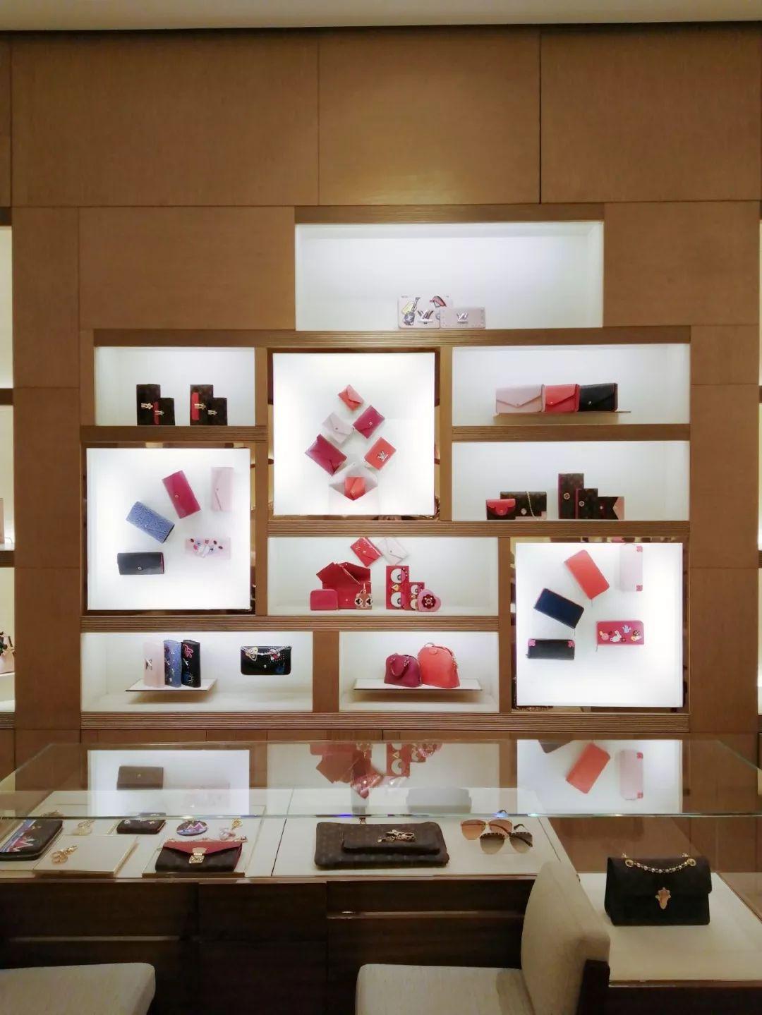 中大奖喜提lv服装陈列师