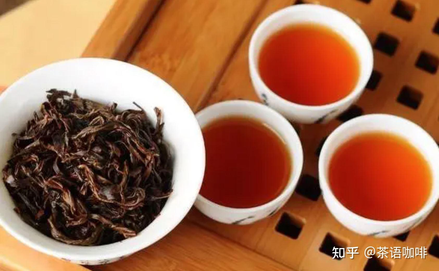 这其实是因为红茶中的茶多酚在发酵过程中被氧化,形成了茶红素等化合