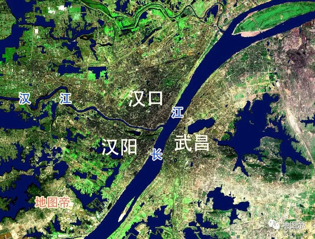 汉水(汉江)作为长江最大的支流在武汉和长江交汇,类似于丁字型的路口