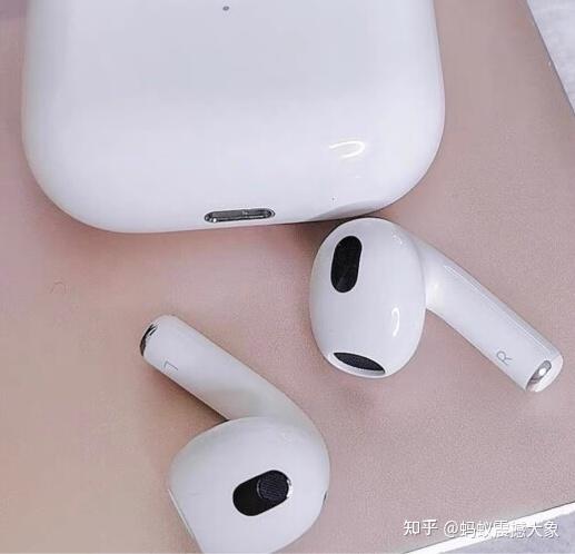 2025-airpods-3-airpods-4