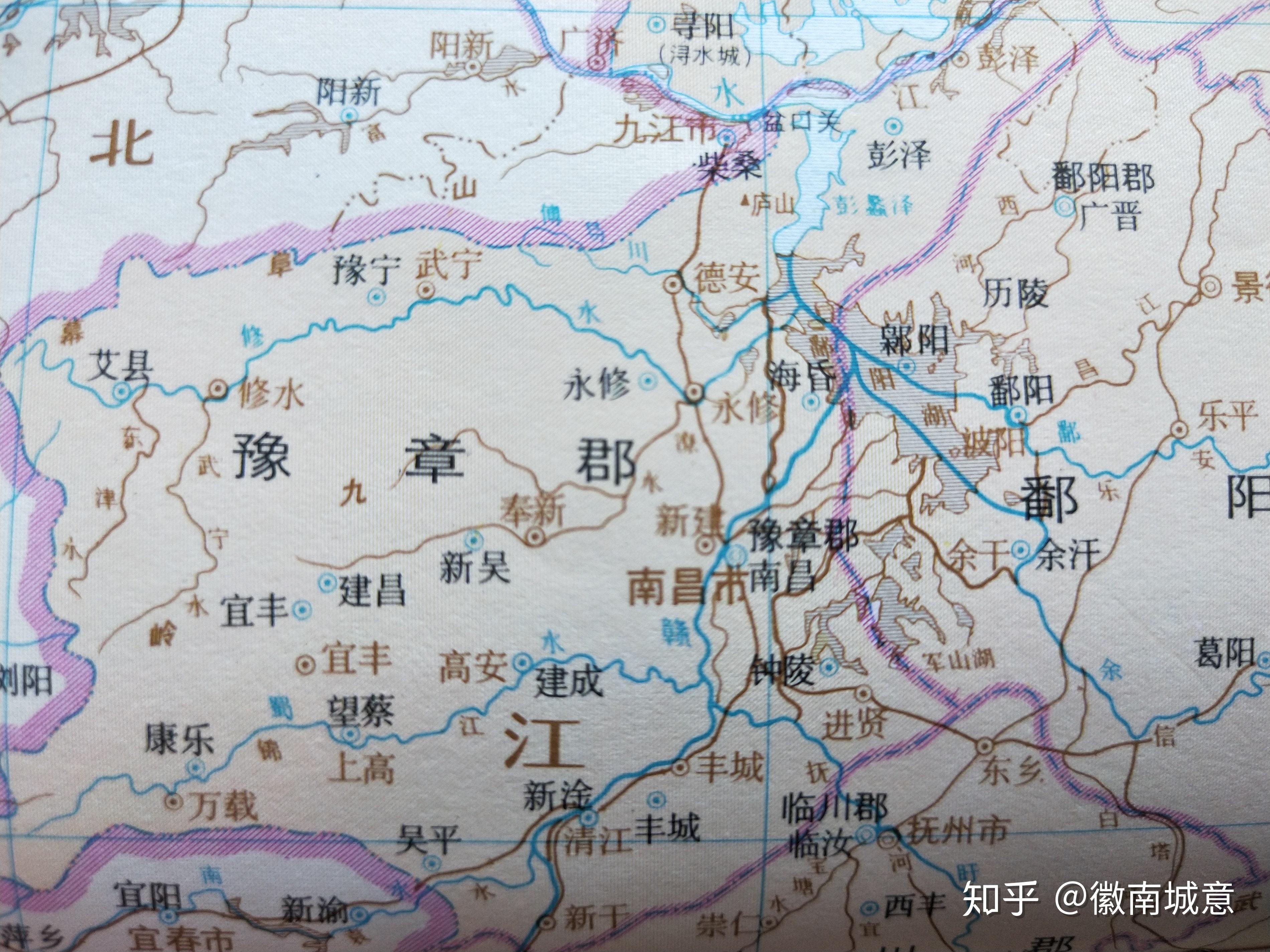 秦代设置郡县,南昌属庐江郡.战国时,南昌属楚越之地.