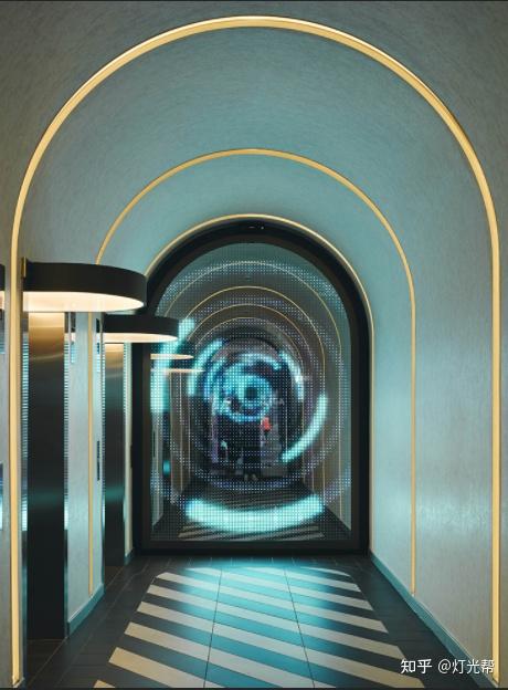 镜面拱形沉浸式互动装置"reflection portal"