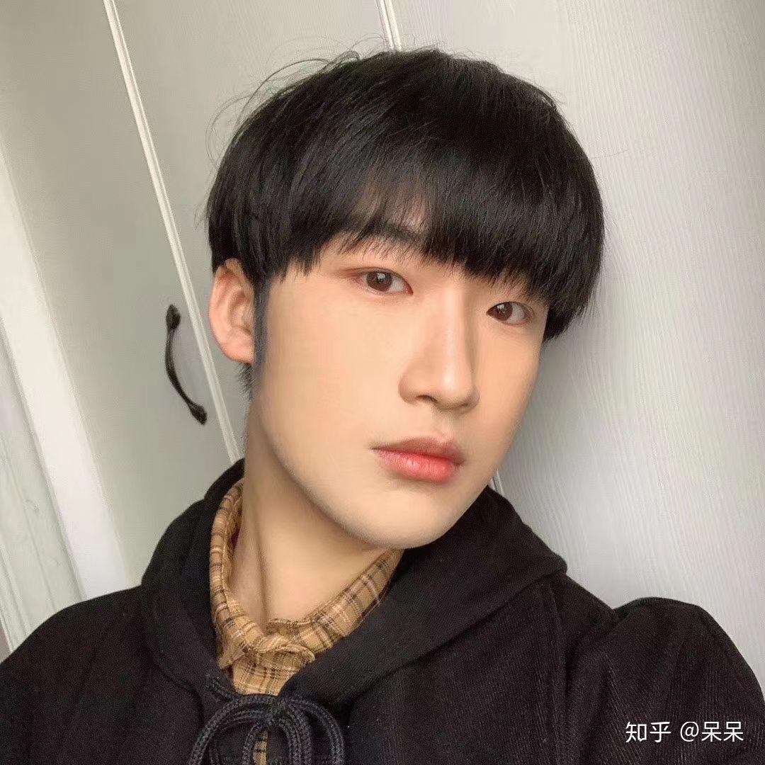 如果认识这个照片上的人,并且他叫吴奕辰,请跟他说,你是没长手没长脚