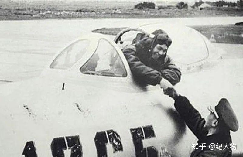 刘承司:1962年因一块手表驾机叛逃,降落时导致台军飞行员坠亡 - 知乎