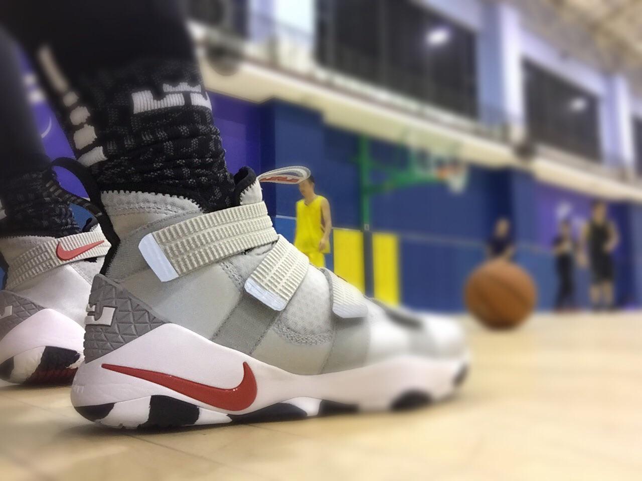 本人女,准备自己买一双篮球鞋。预算1000左右