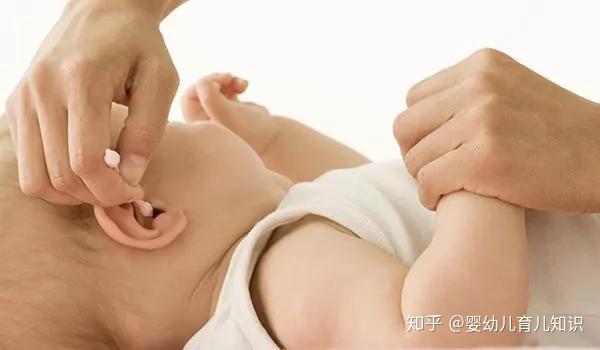 宝宝中耳炎是怎么引起的?宝宝中耳炎怎么
