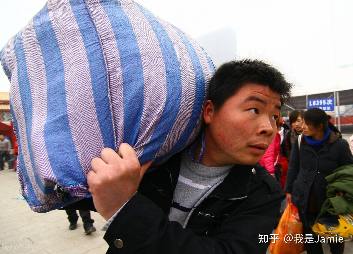 农村父母年后返工怕孩子哭凌晨偷偷离家道尽了多少心酸和无奈