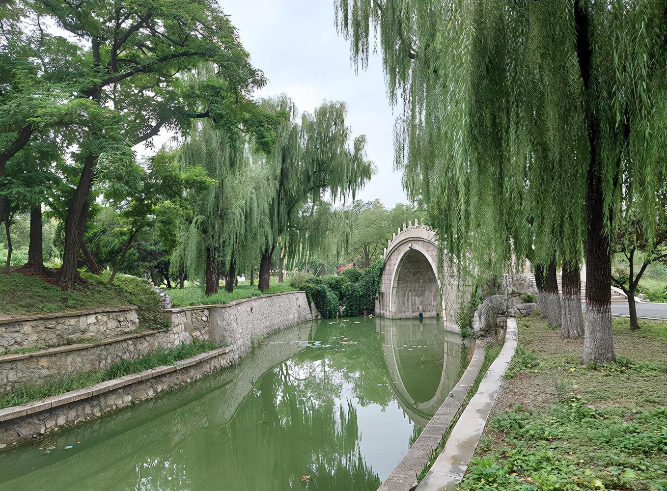 北京龙潭中湖公园本月免费开放摩天轮进行了修缮维护