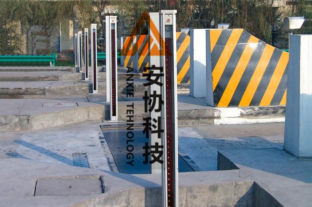 高速公路入口智能收费系统两旁的车辆分离光栅的作用是什么?