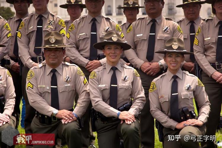 的县警单位名称为某某sheriff department,或者某某sheriffs office