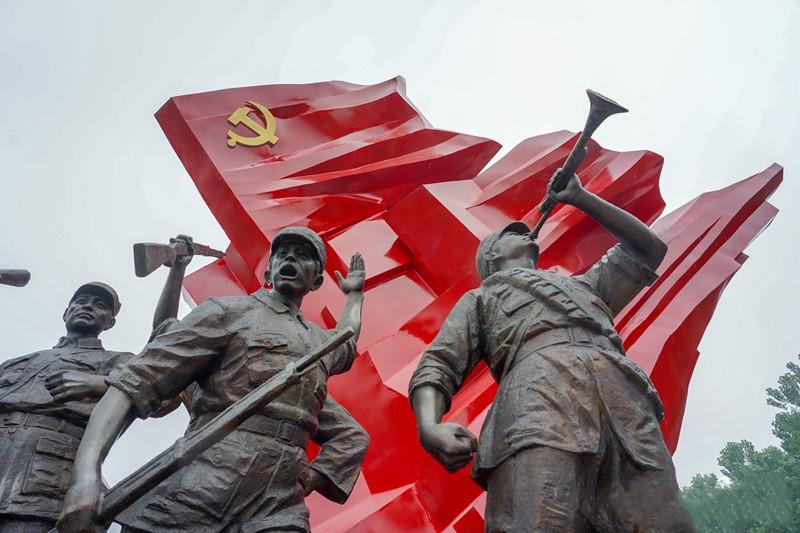 郭村保卫战前挺进纵队上头的三种不同声音