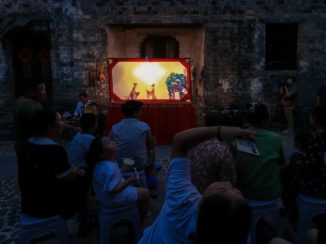 新安江三潭枇杷桃花潭油纸伞老酒坊皮影戏古龙窑摄影团