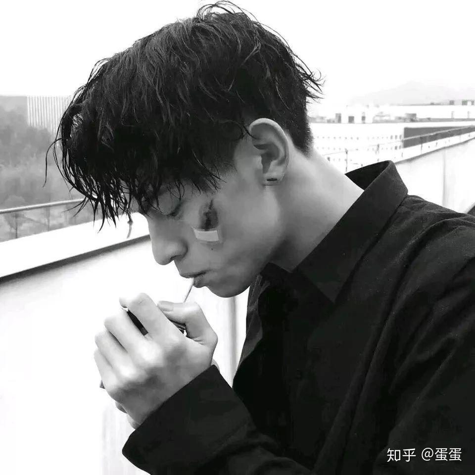 有没有耐看成熟霸气的男头像呢