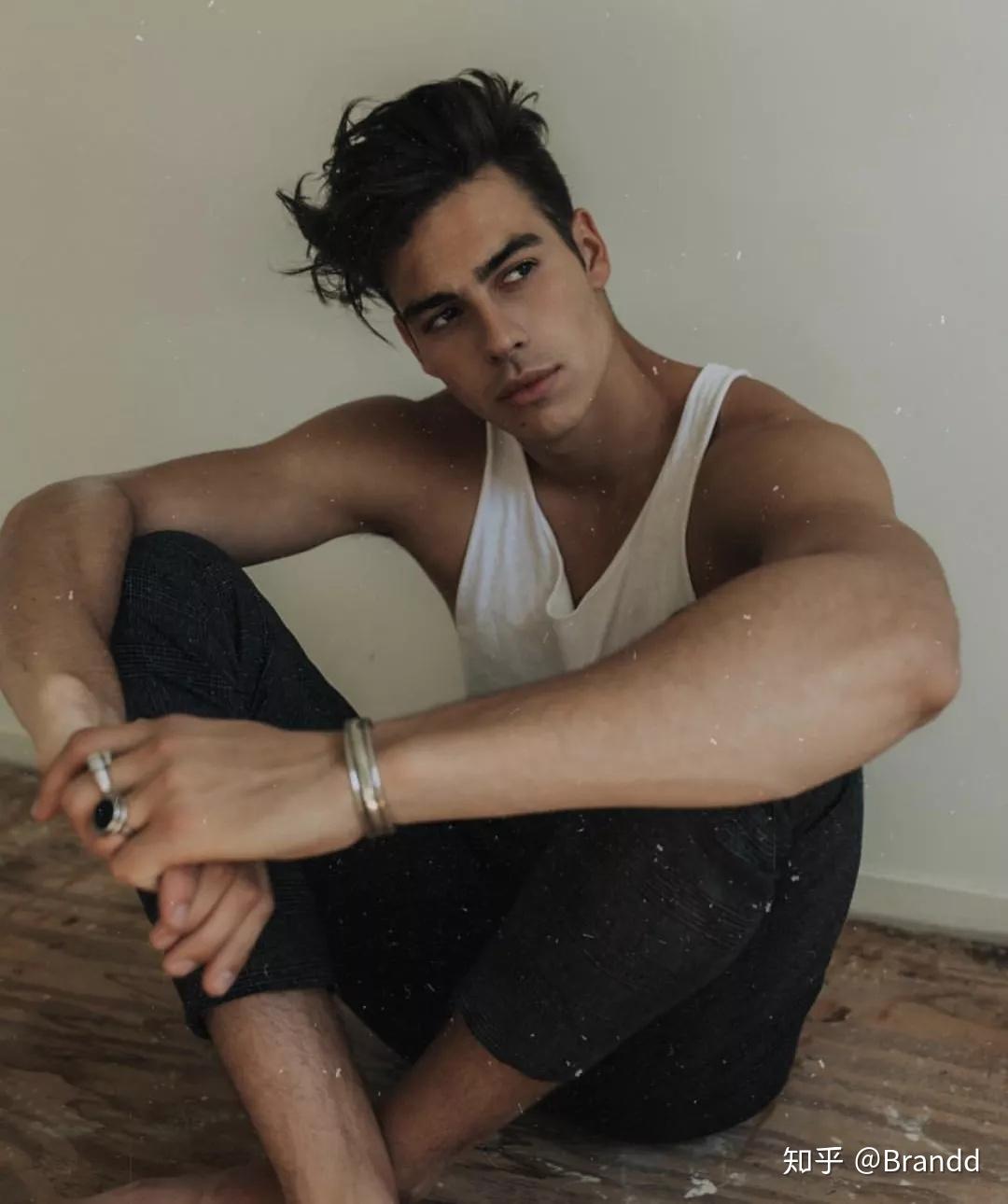 定义自己的高级生活|法国23岁男模旅行博主Corentin - 知乎