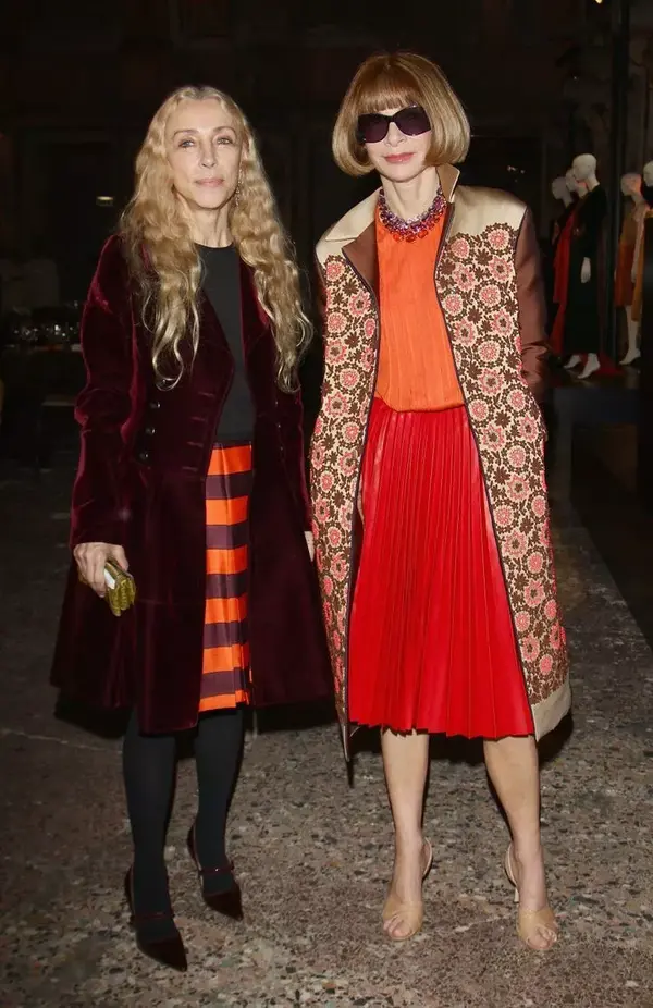 值得一提的是,anna亲家不是外人,正是vogue意大利主编franca sozzani.