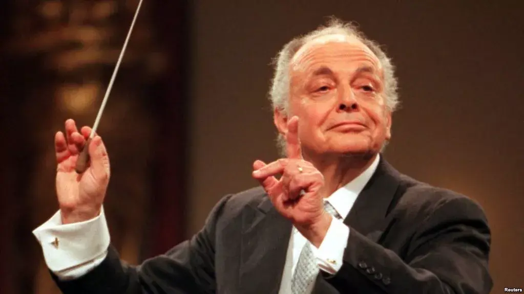 男性世界中的女性指挥张弦专访