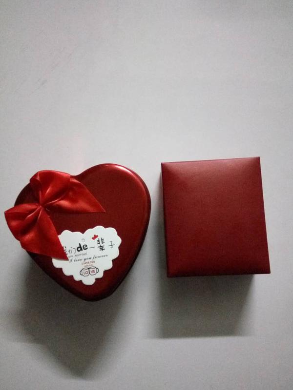 直男送的礼物可以有多丑?