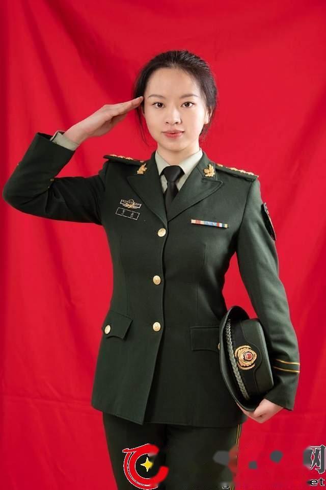 陆军女中尉图片