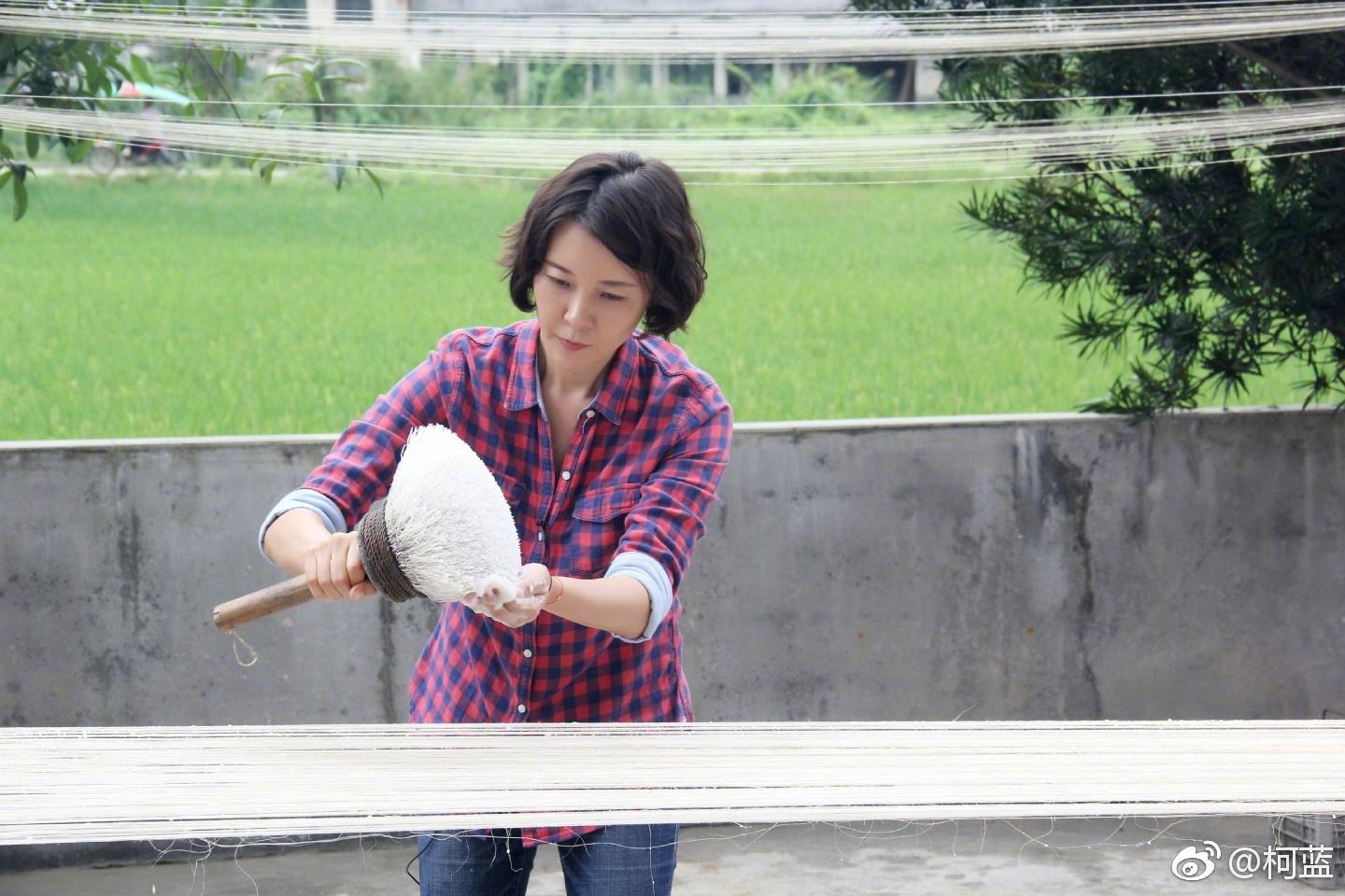 人民的名义女检察官柯蓝化身织女躬身织布似仙女