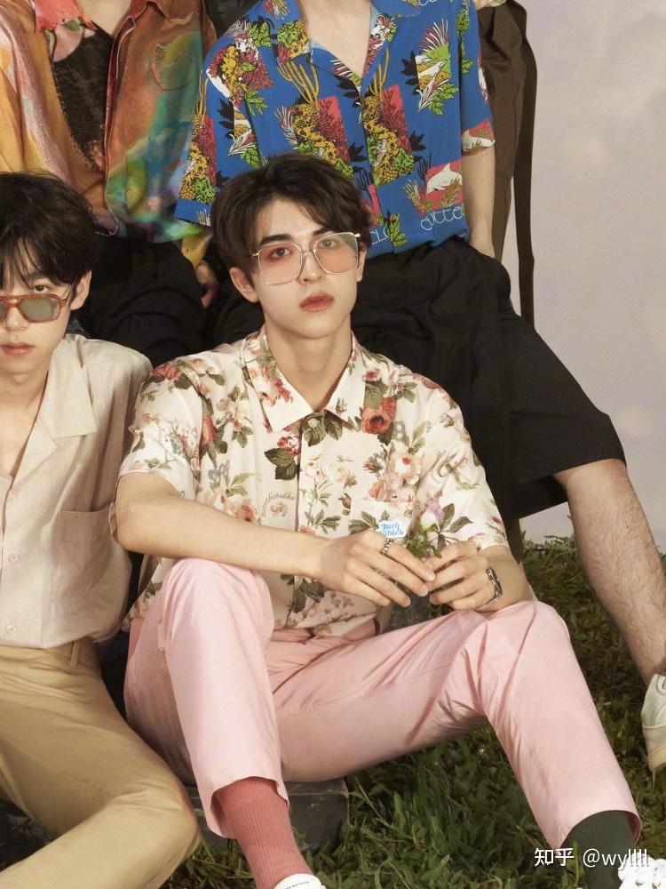 创造营2021和时尚cosmo的大片中你认为谁的表现力更强