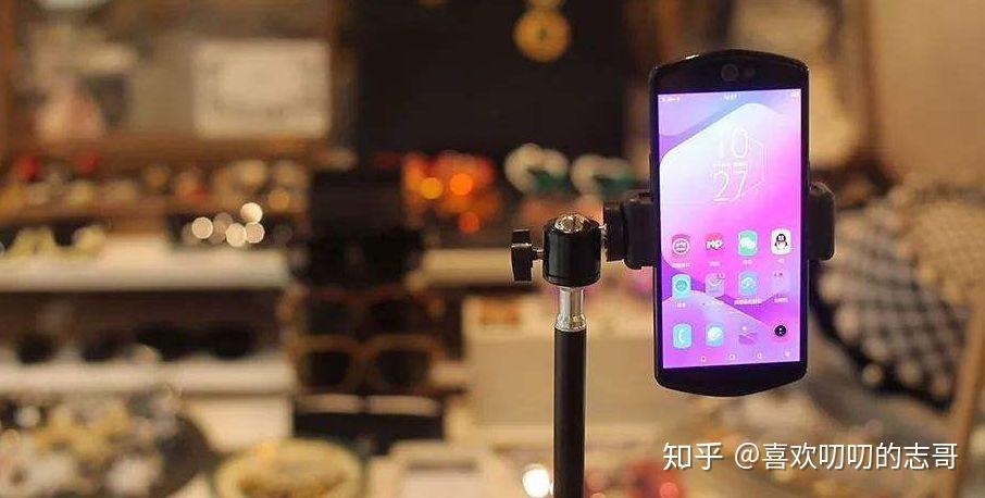 看李佳琪直播现场发飙反观网红经济下的网络暴力