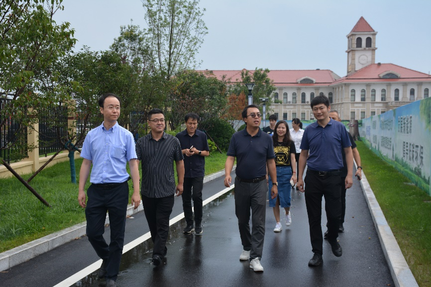 杨冰总一行莅临青岛中欧国际城能源站热源塔热泵项目考察东叁金茂府