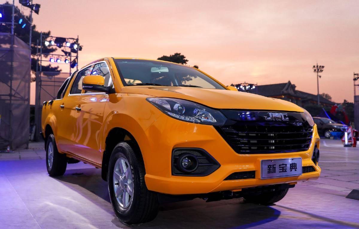 江铃新宝典售价8.28万起,不只省油,耐用,这些提升更亮眼