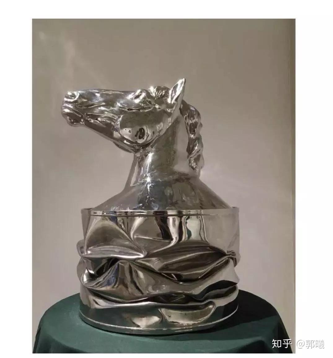 任宏伟油桶中的褶皱美学