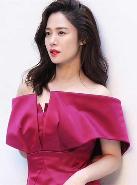 金贤珠气质温婉有着大女人的魅惑