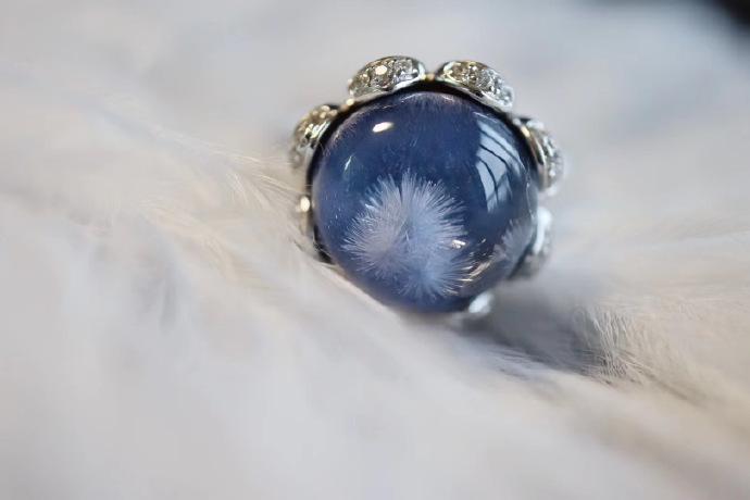 假的蓝发晶是怎样的蓝发晶有升值空间吗