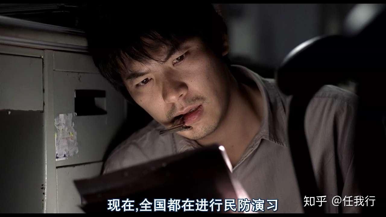 《汉江怪物》,有趣的是两部电影虽然题材不同,但也是殊途同归了