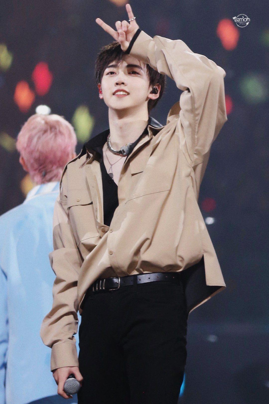 r1se焉栩嘉壁纸——壶3滑板少年 - 知乎