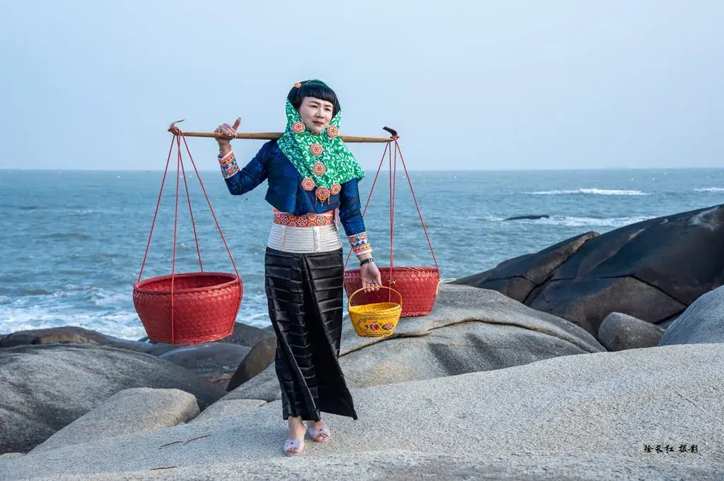 福建土楼舞龙土楼烟花惠安女山腰盐厂浔埔女霞浦滩涂摄影团