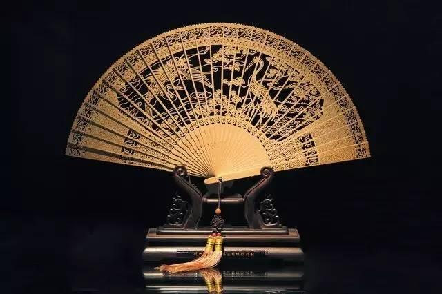 百年古扇传新情