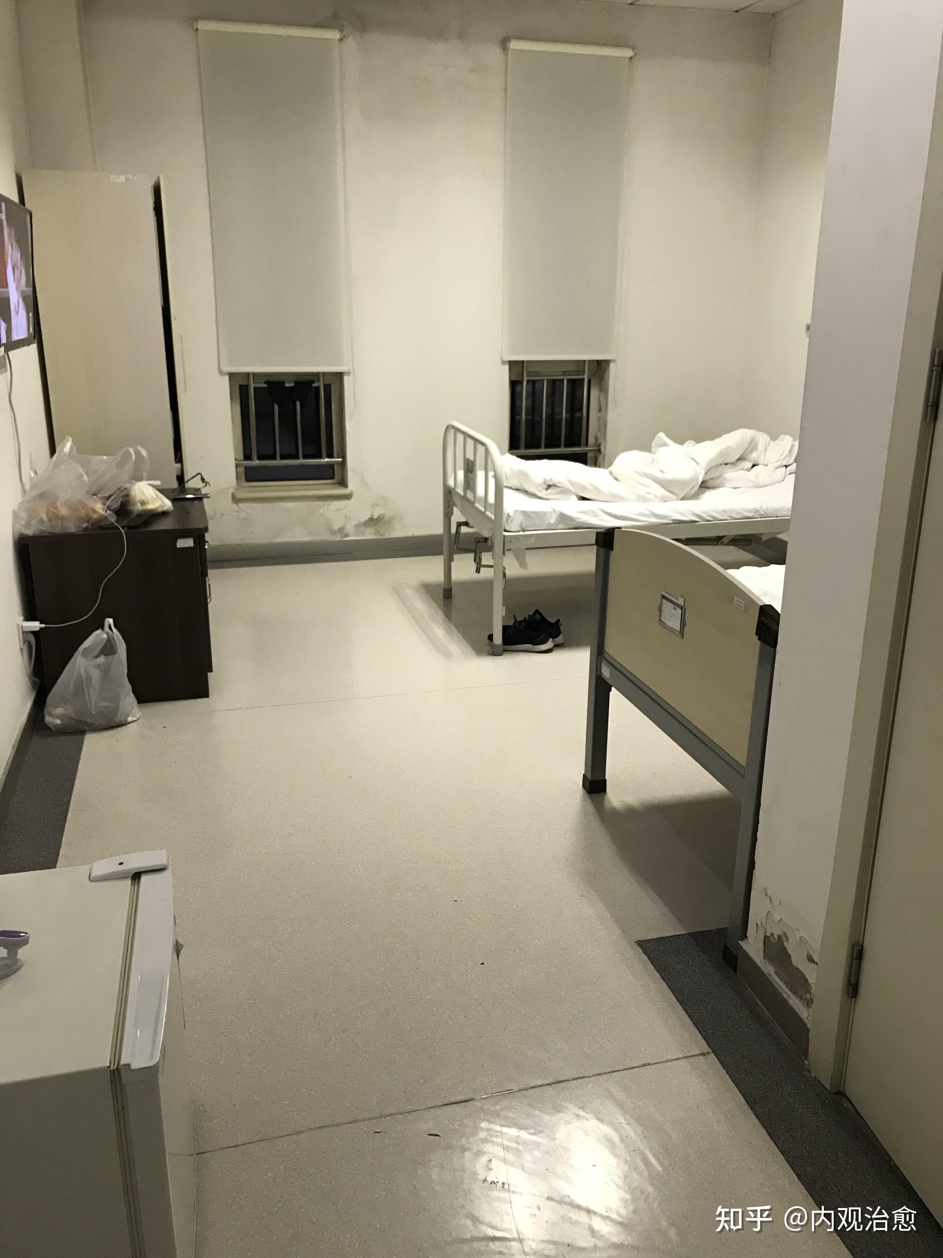 重度抑郁,中度焦虑.