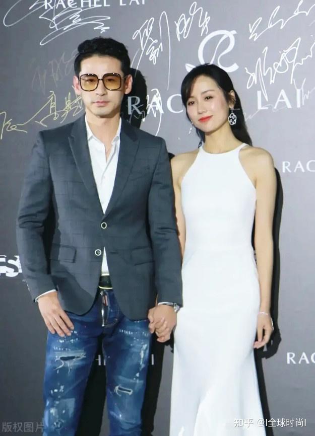 秀莲吕一和老公低调同框穿白色礼服温婉优雅美得很真实