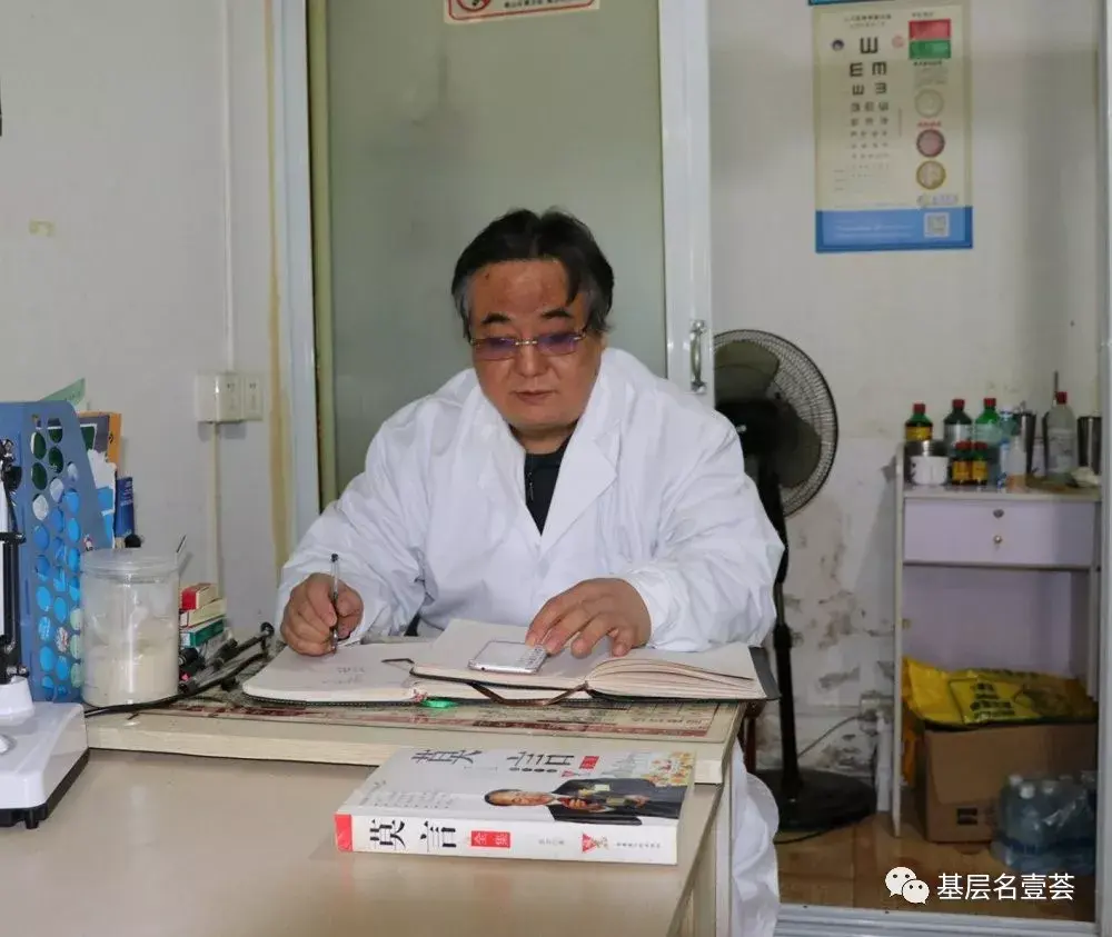 一直默默奉献扎根在百姓身边一个有情怀的基层医生谢辉良医也一样难求