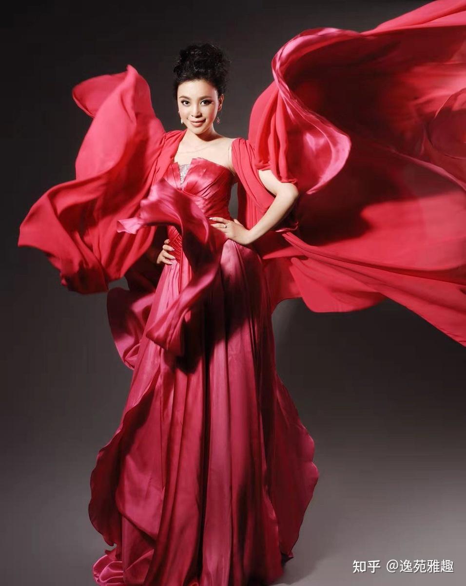 婧妍,中国东方歌舞团国家一级声乐演员.