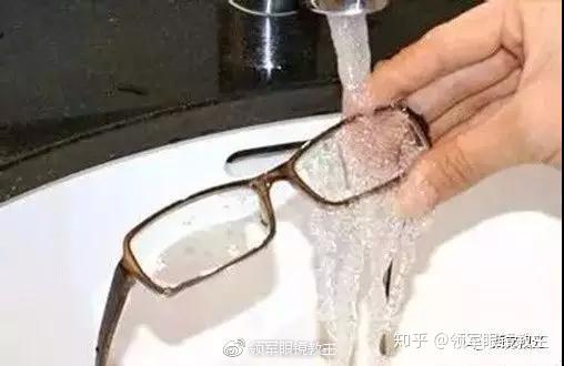 知名連鎖眼鏡行女員工控訴男主管 上班當選妃 拍下摸腿照片眼鏡行主管喊冤 司法處理 記者賴碧香朱俊傑 Live大現場 20211008 三立新聞台