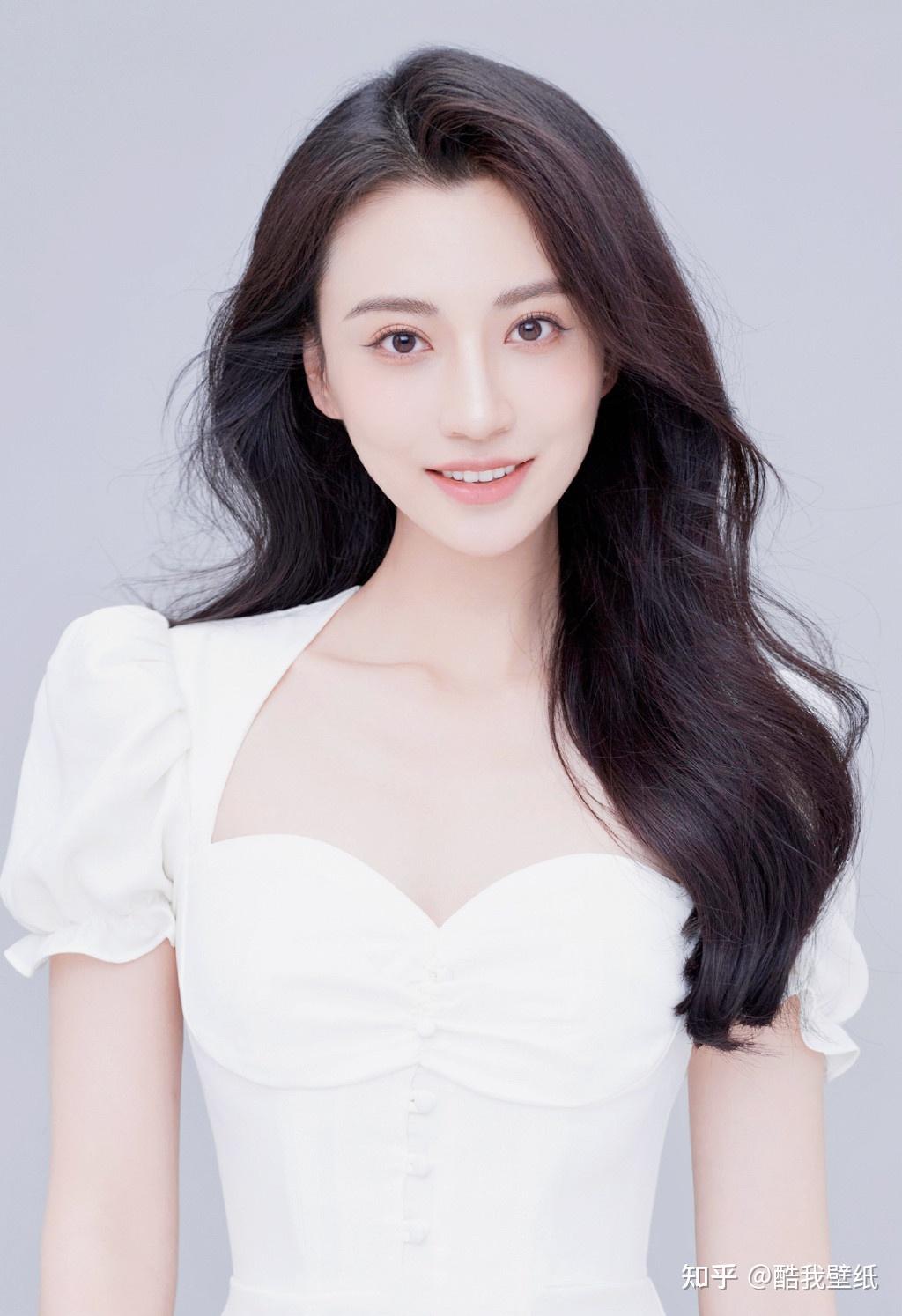 城市小姐出道转战影视圈,高颜值大长腿,这位中传小姐