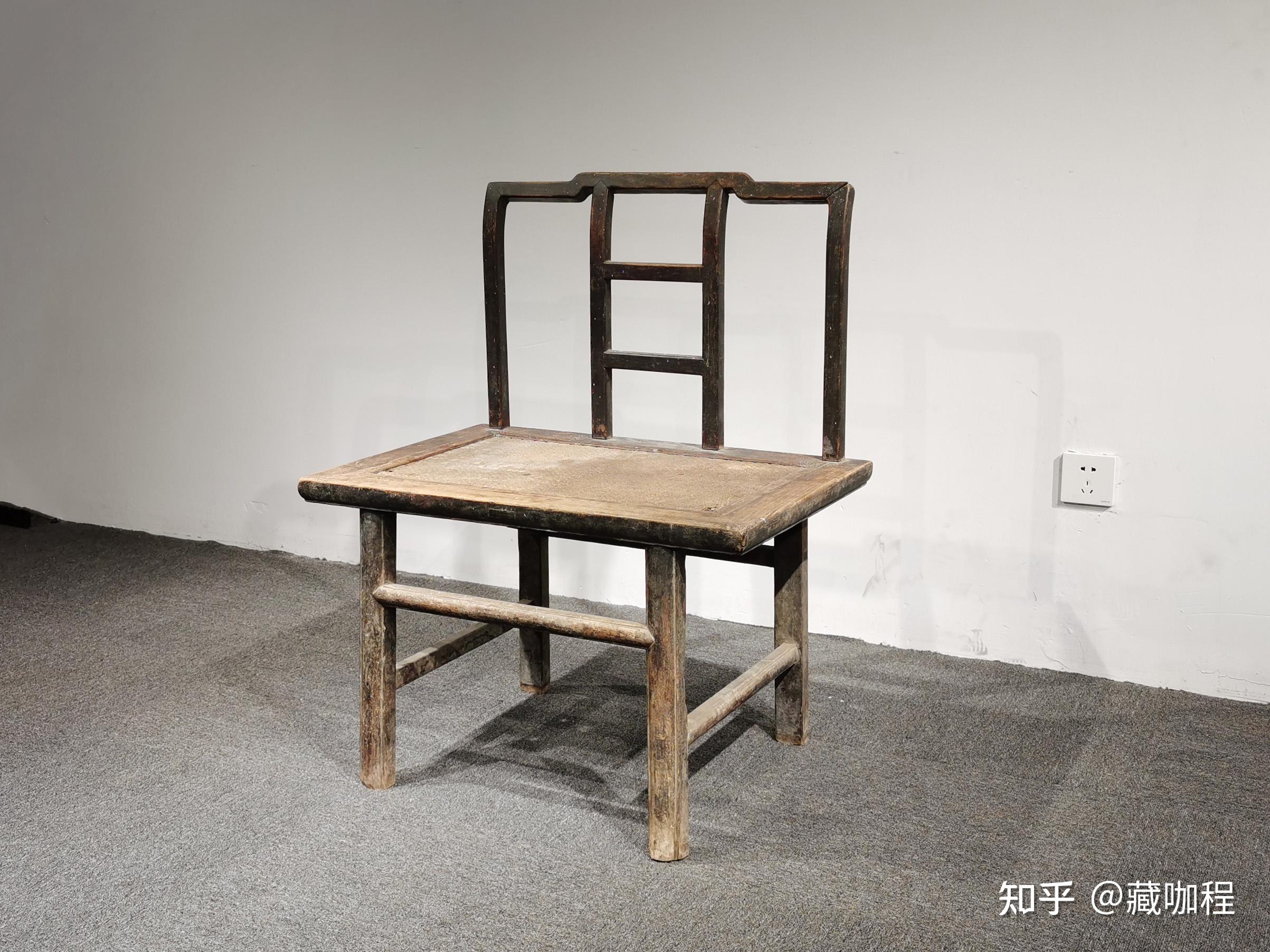 和禅凳相比,明清黄花梨禅椅更稀缺,想要找一件普通柴木制品也不容易.