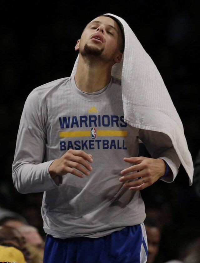 库里的运球在当今 NBA 是什么水平? - 黄棕蓝的